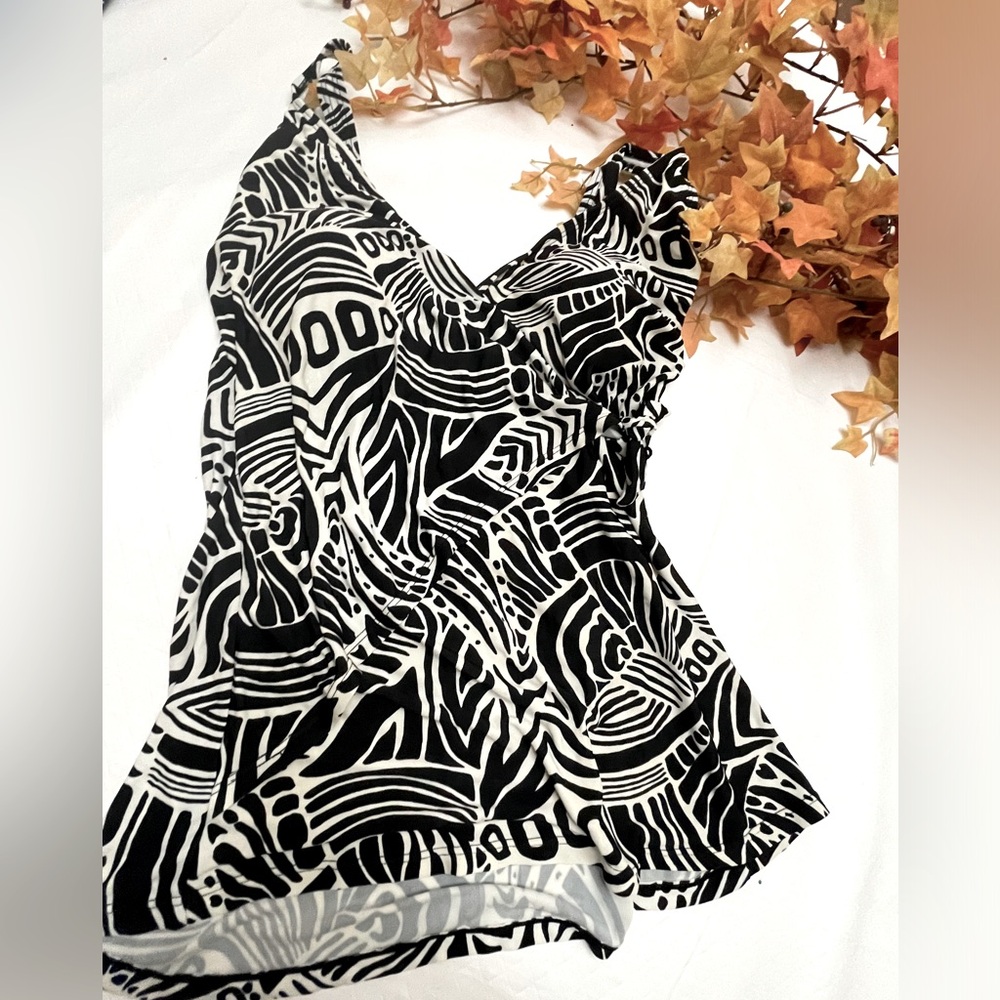 Black and White patterned Tankini top.
